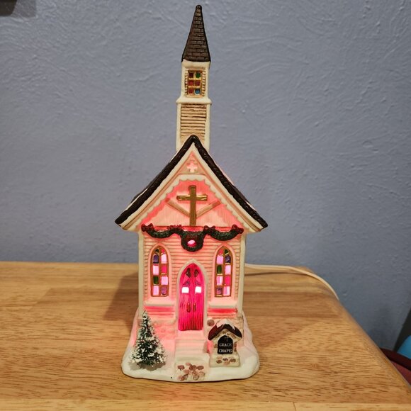 Vintage Christmas Valley Village Porcelain CHURCH GRACE CHAPEL House Lighted - Picture 3 of 10